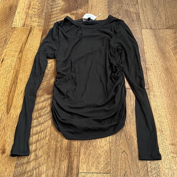 NWT Alyssa Thomas Woman’s Ribbed Cut Out Top Size S - Picture 1 of 6